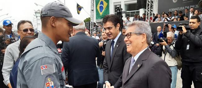 Presidente do TCE prestigia formatura de soldados da Polícia Militar
