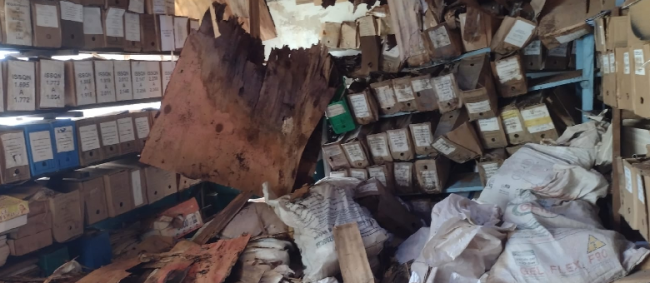 Fiscalização surpresa do TCESP em escolas flagra mofo, descontrole de estoque e falhas em almoxarifados