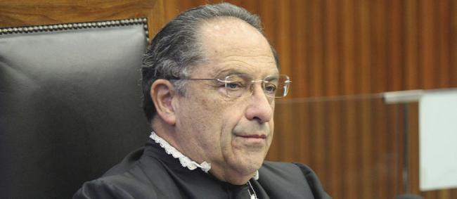 Tribunal homenageia Luiz Menezes Neto por mais de três décadas na chefia da PFE