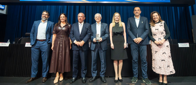 Sidney Beraldo recebe homenagem por serviços prestados à Administração Pública