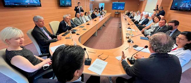 Presidente do TCE reúne-se com direção do Hospital das Clínicas