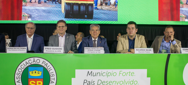 Congresso Estadual de Municípios reúne integrantes do TCESP
