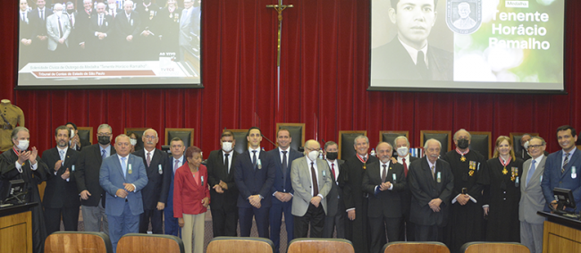 TCE realiza cerimônia de outorga de medalhas em homenagem aos 90 anos da Revolução de 32