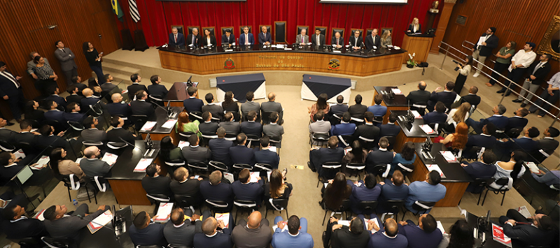 TCE empossa servidores aprovados no concurso de Auditor de Controle Externo